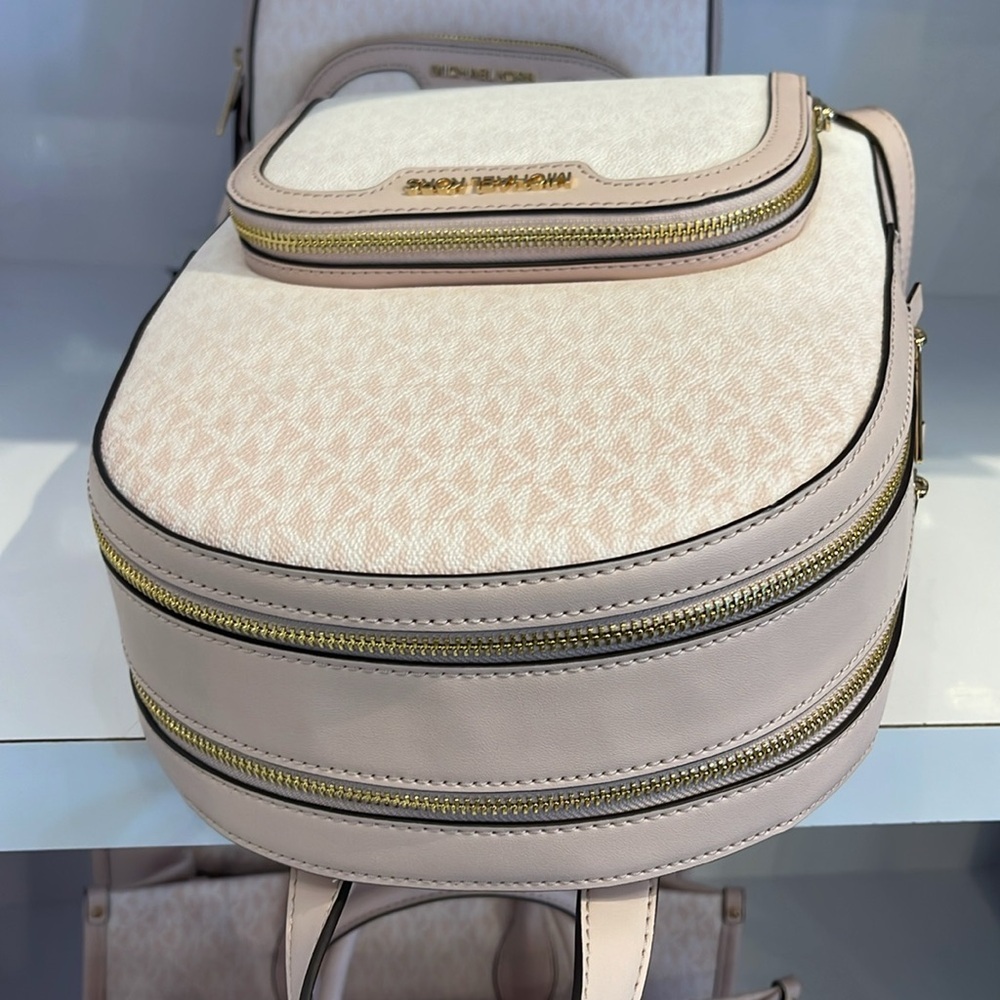 MICHAEL KORS Jaycee Medium Ombré Signature Logo Backpack
Powder Blush
NWT - Picture 7 of 15